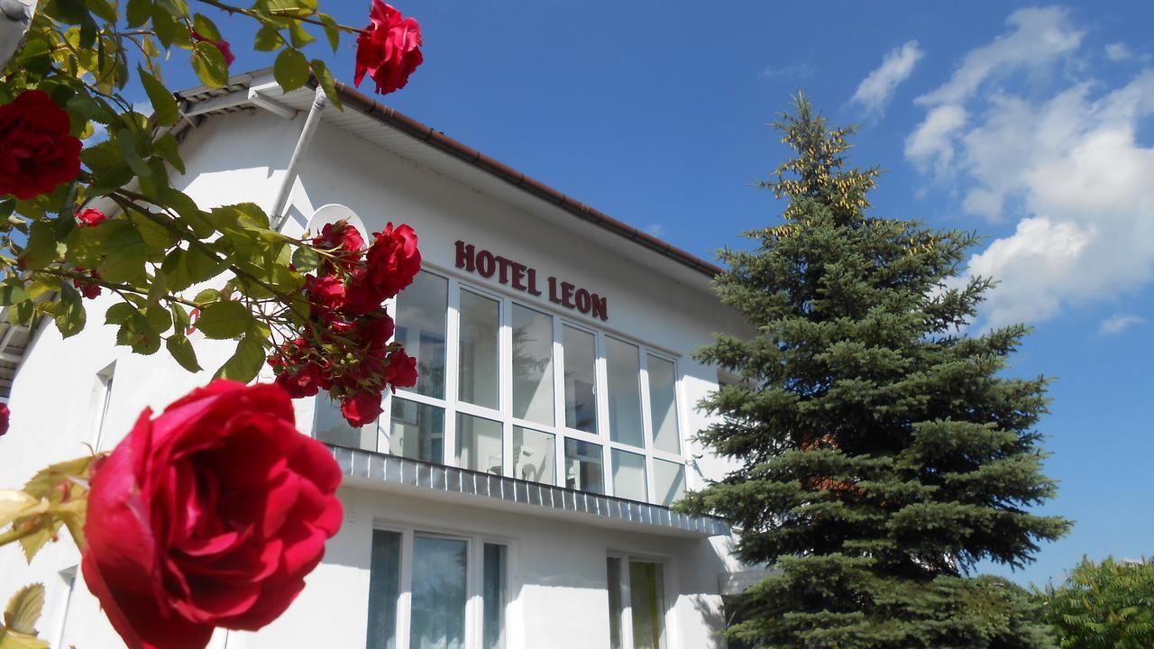 Hotel Leon Biała Podlaska Exterior foto